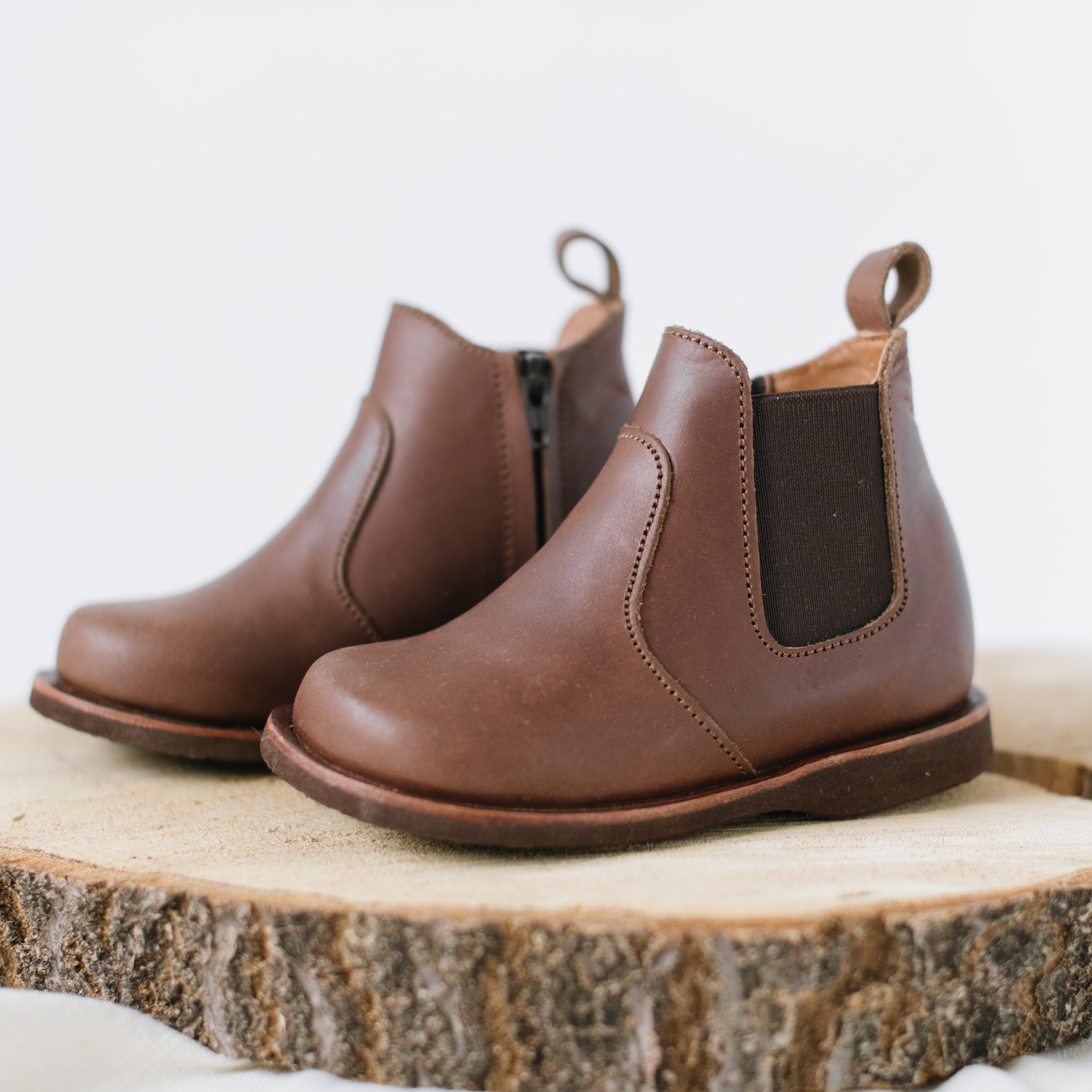 Dark brown leather Chelsea boots for children. Unisex style.
