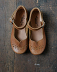 Adelisa & Co's handmade leather Cosecha Mary Janes for babies, kids and youth. These vintage style mary janes are crafted by artisans in Nicaragua and feature soft brown leather with a delicate leaf detail.