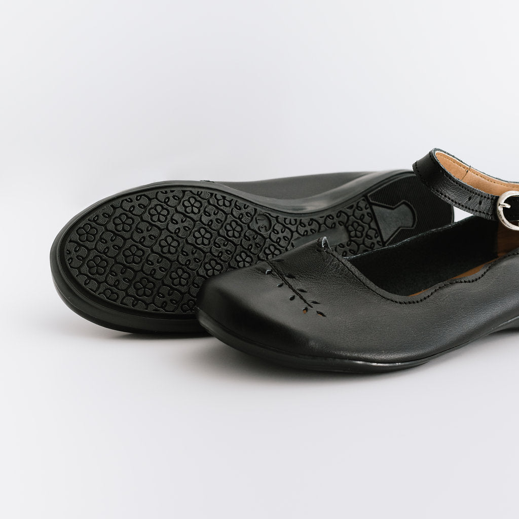 Adelisa &amp; Co&#39;s handmade leather Cosecha Mary Janes for women in black with vintage style leaf detail.