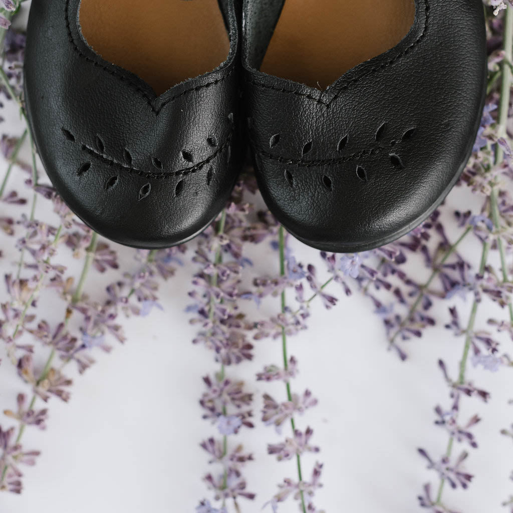 Adelisa &amp; Co&#39;s handmade leather Cosecha mary janes for little girls with leaf detail.