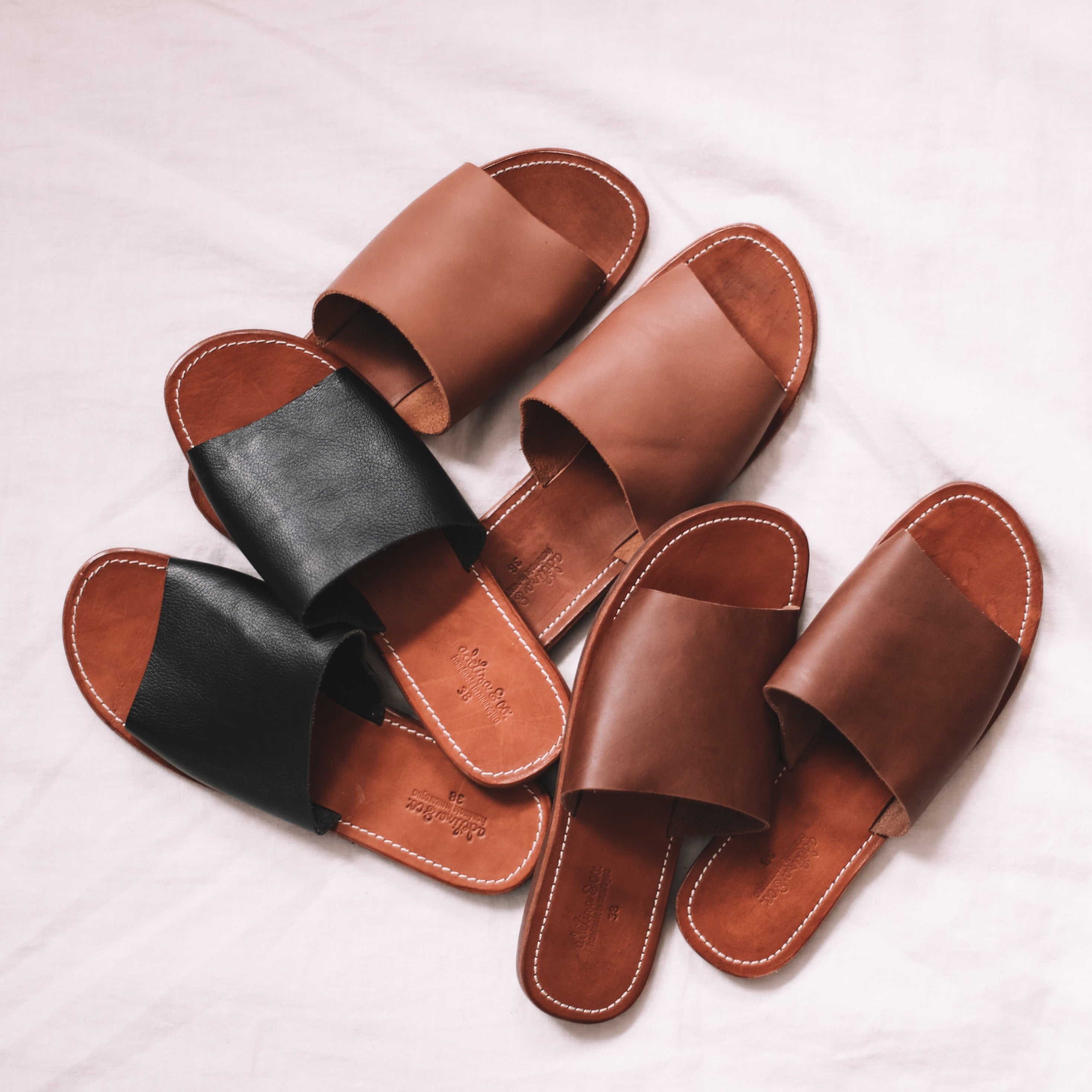 Verano Slide {Women's Leather Sandals} 37 (Size 6.5-7) / Black